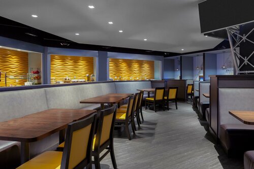 Гостиница Holiday Inn La Mirada, an Ihg Hotel в Буэна-Парк