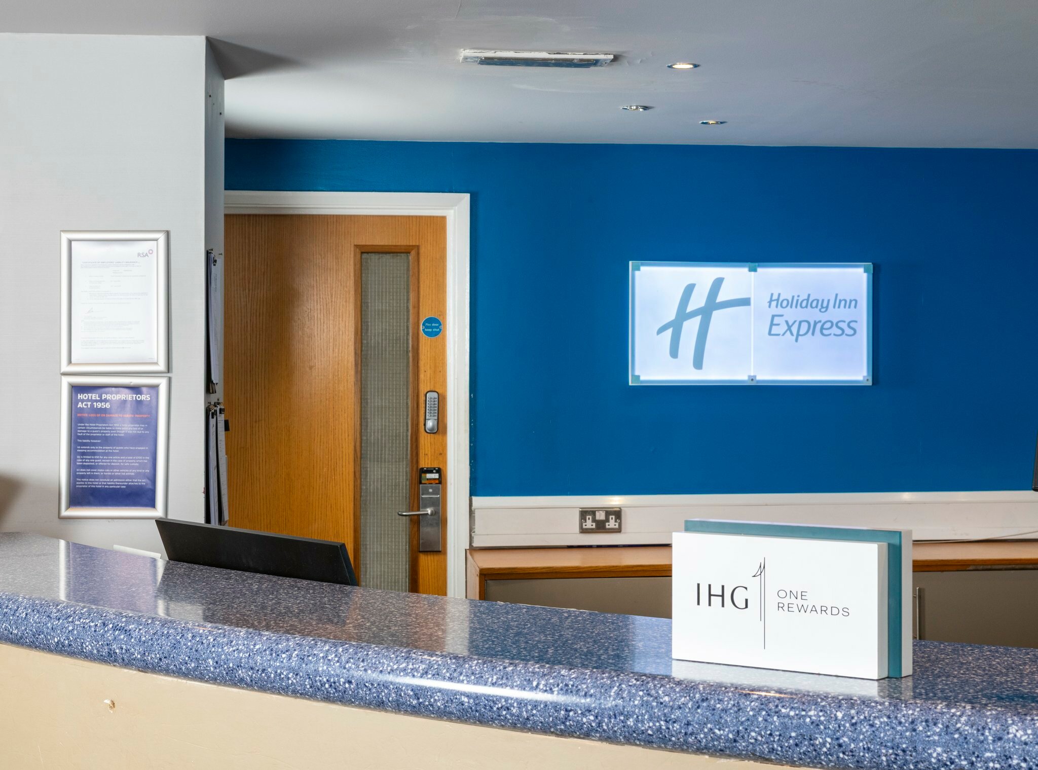 Фото Holiday Inn Express London Chingford