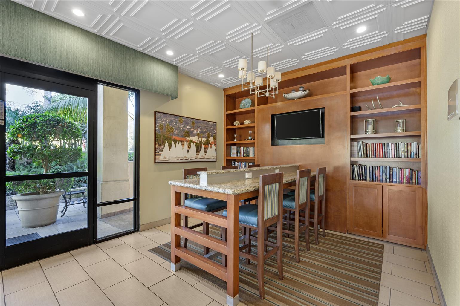 Фото Best Western Plus South Coast Inn