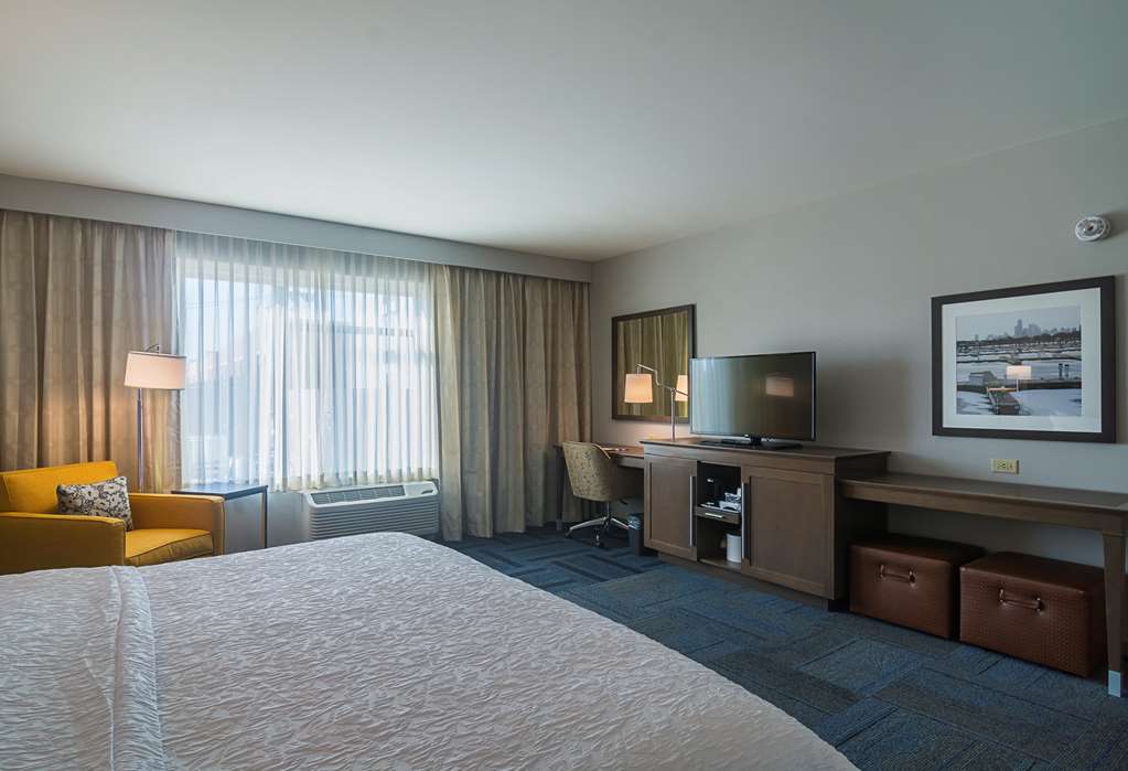 Фото Hampton Inn Chicago North Loyola Station