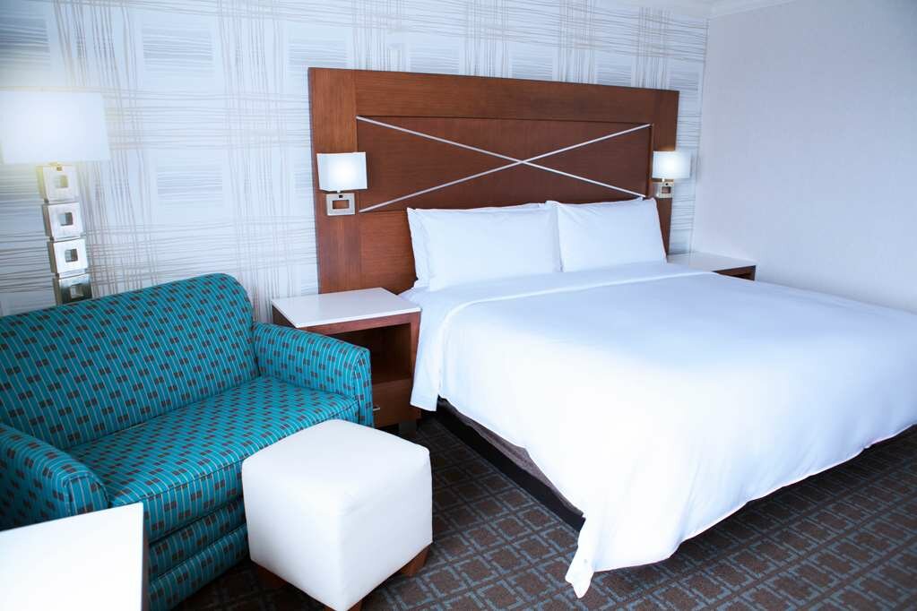 Фото DoubleTree by Hilton Madison Downtown