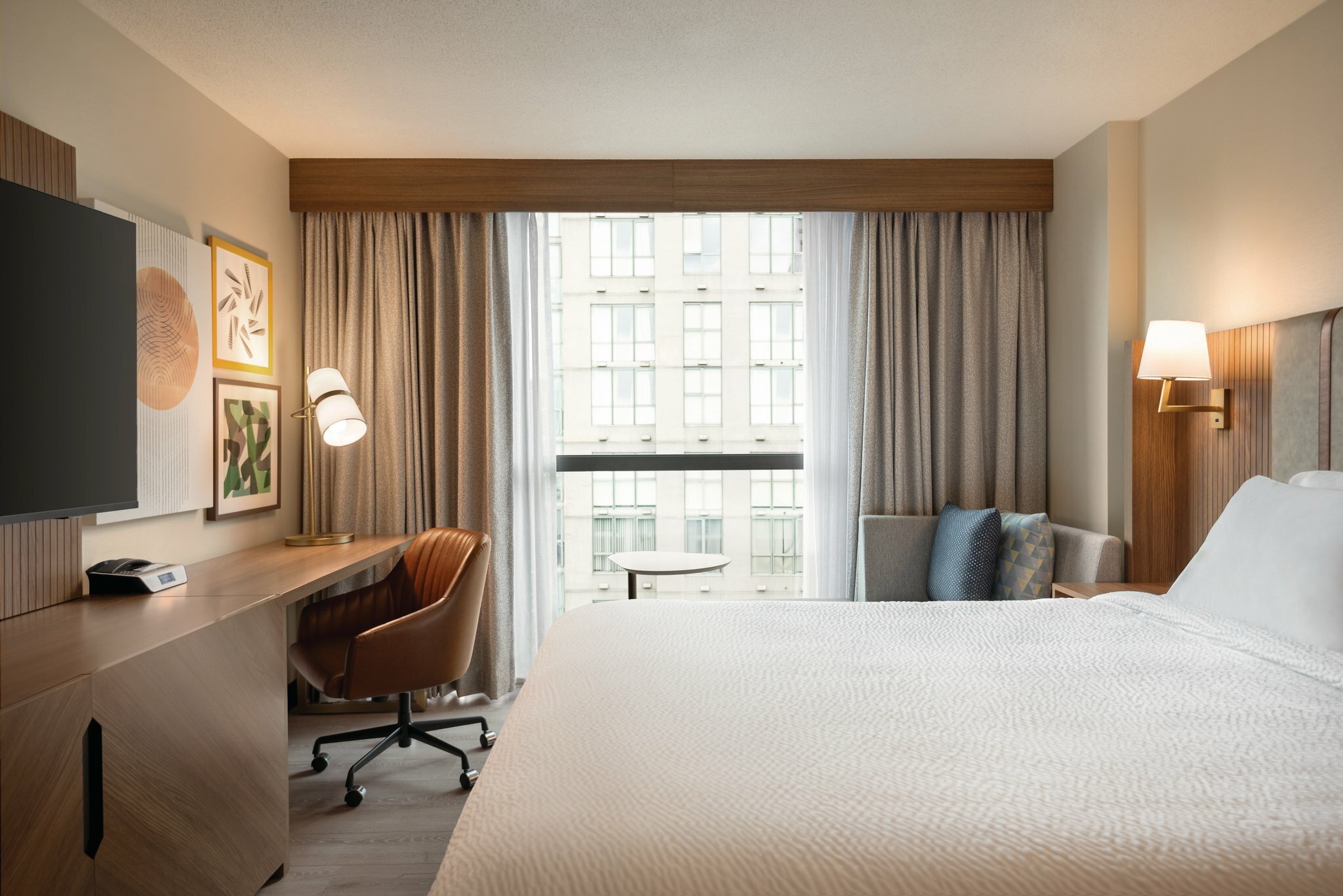 Фото Holiday Inn Hotel & Suites Vancouver Downtown, an Ihg Hotel