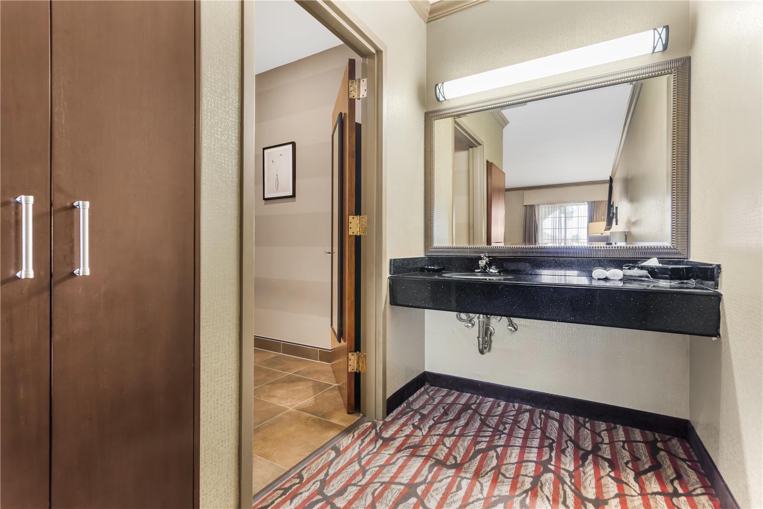 Фото Best Western Plus Brookside Inn