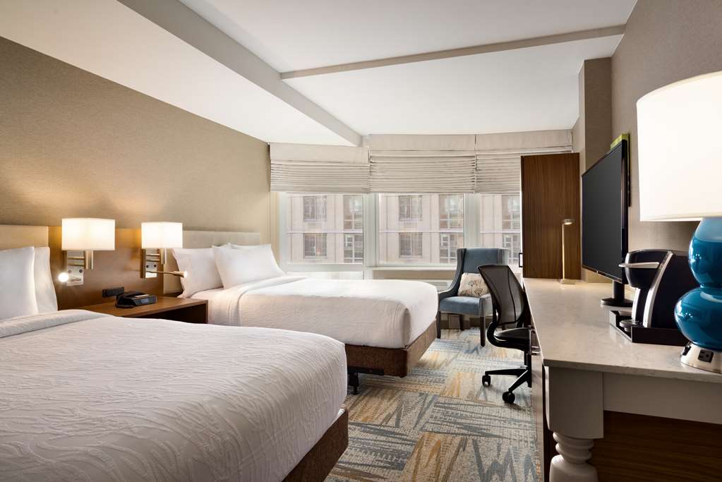 Фото Hilton Garden Inn New York Times Square South