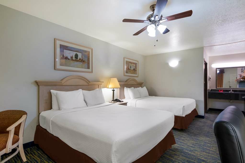 Фото SureStay Hotel by Best Western Falfurrias