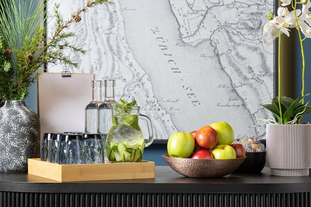 Фото Radisson Hotel & Suites Zurich 