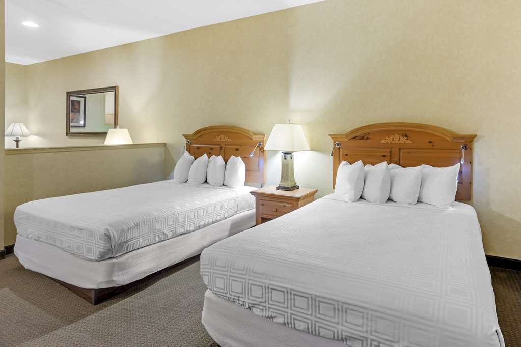 Фото Best Western Plus Revere Inn & Suites