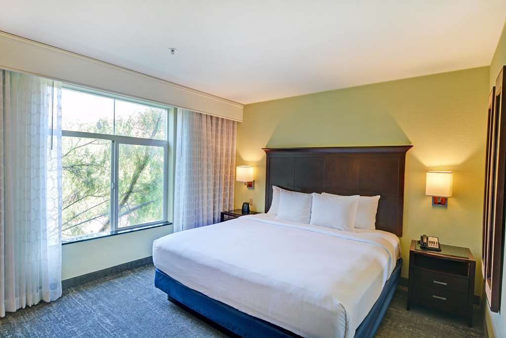 Фото Embassy Suites by Hilton Valencia