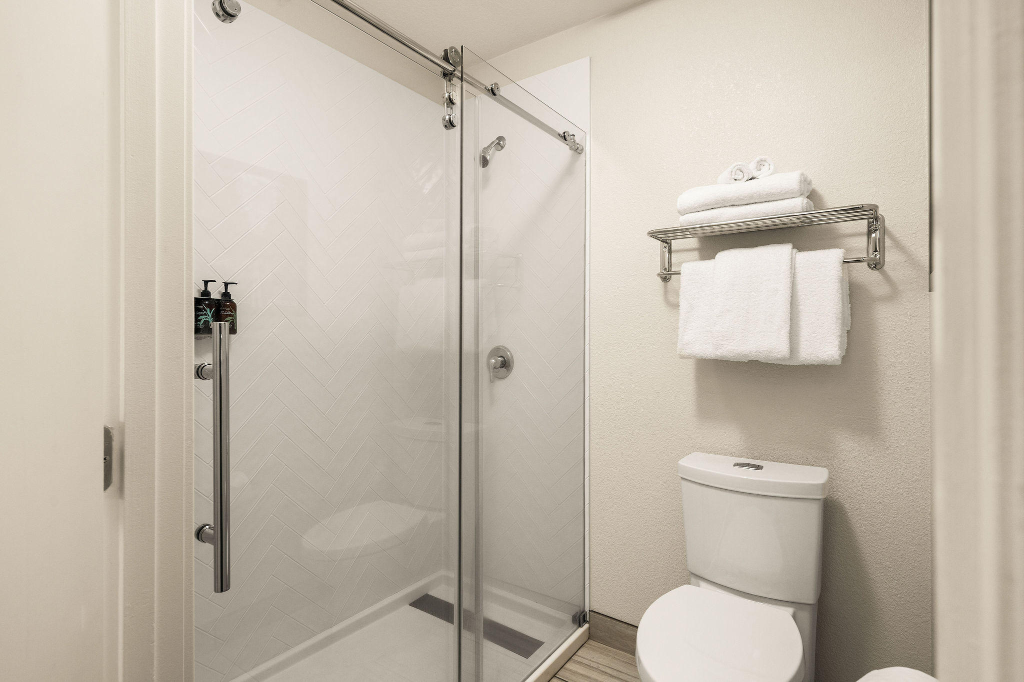 Фото Oxford Suites Redding