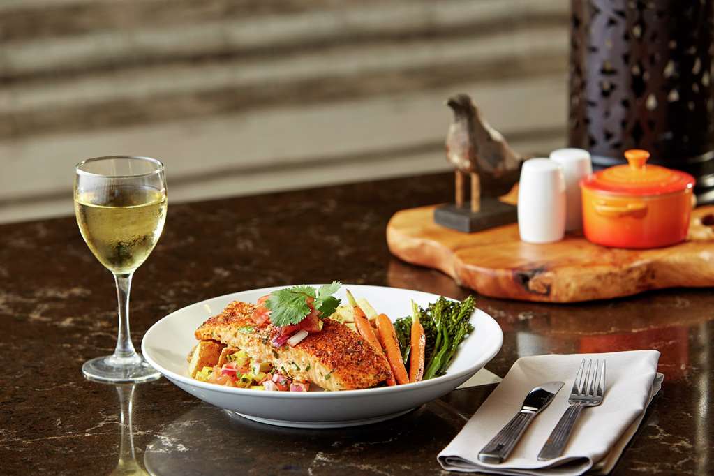 Фото Hilton Garden Inn San Diego Mission Valley Stadium