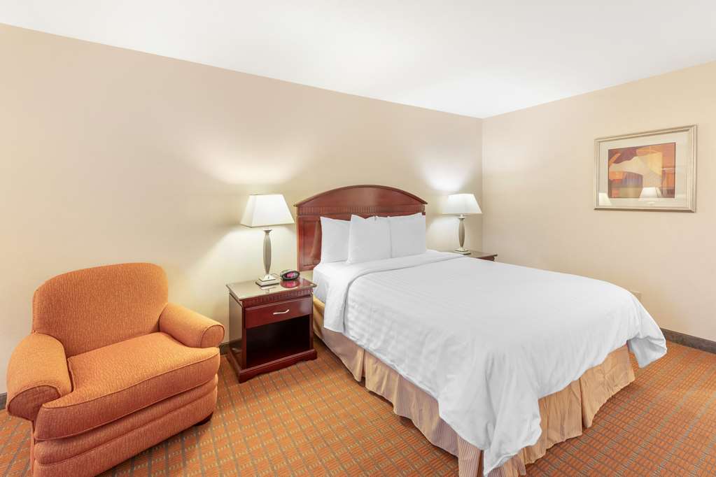 Фото Best Western Plus West Covina Inn