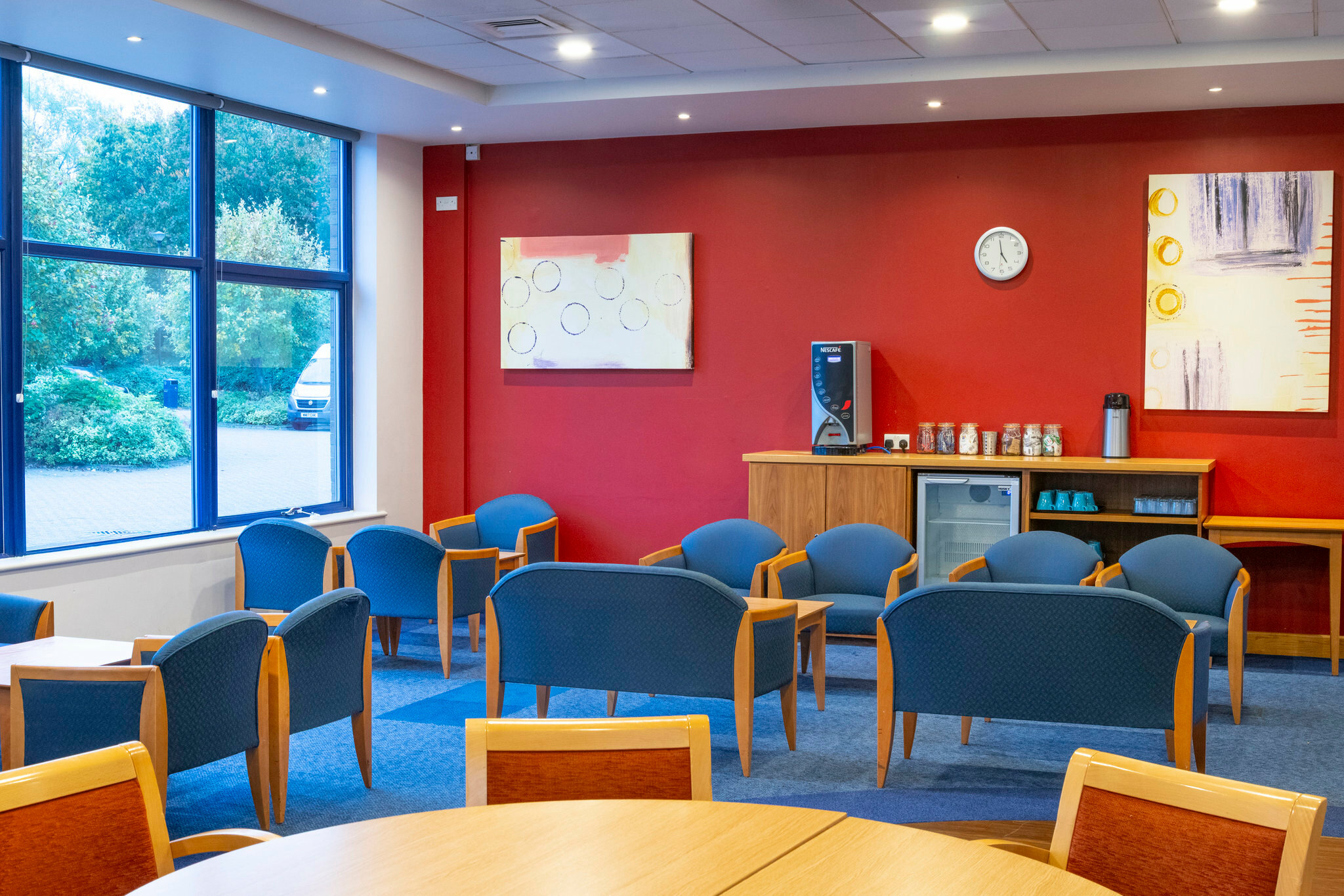 Фото Holiday Inn Express Milton Keynes, an Ihg Hotel