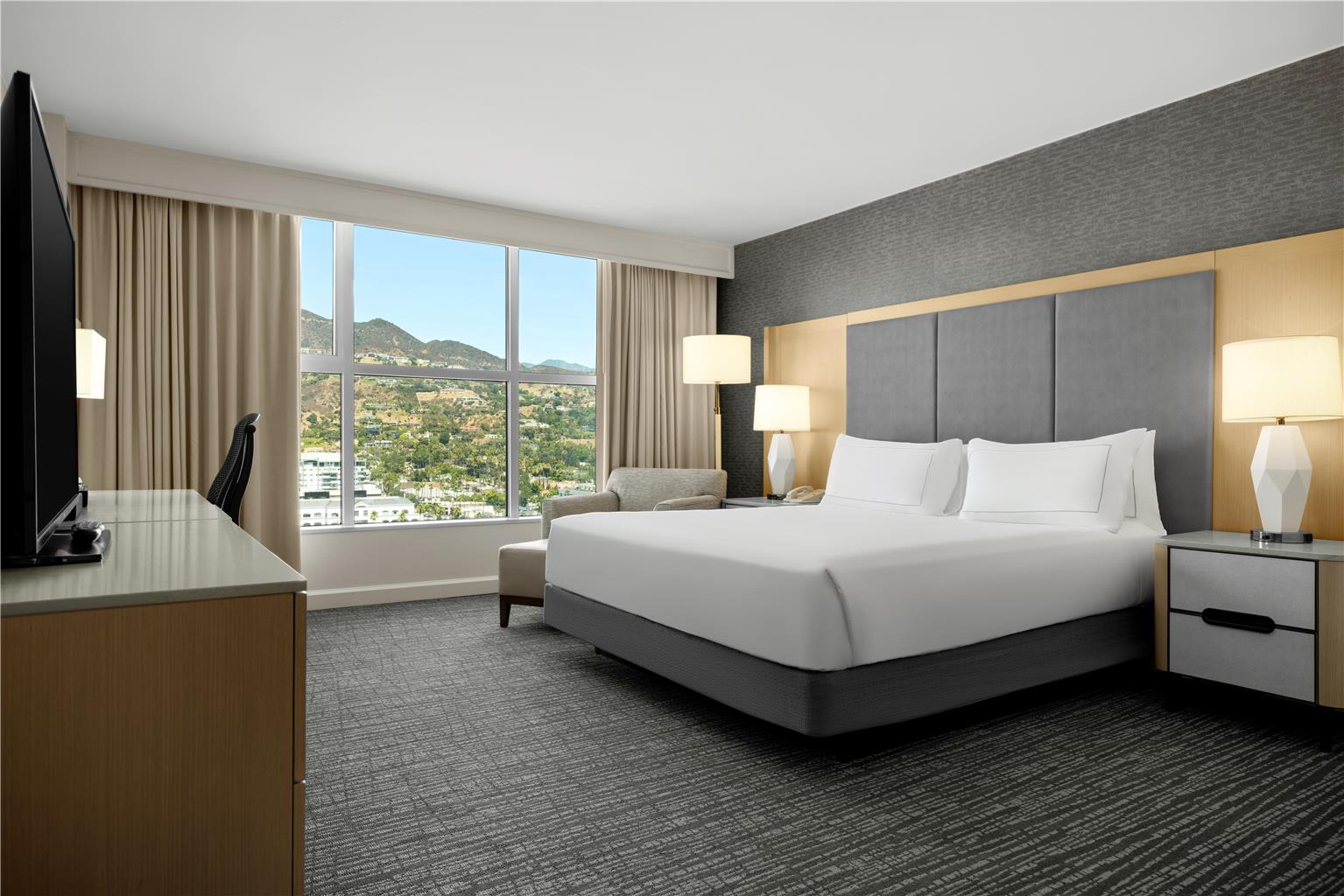 Фото Hilton Los Angeles North/Glendale & Executive Meeting Ctr