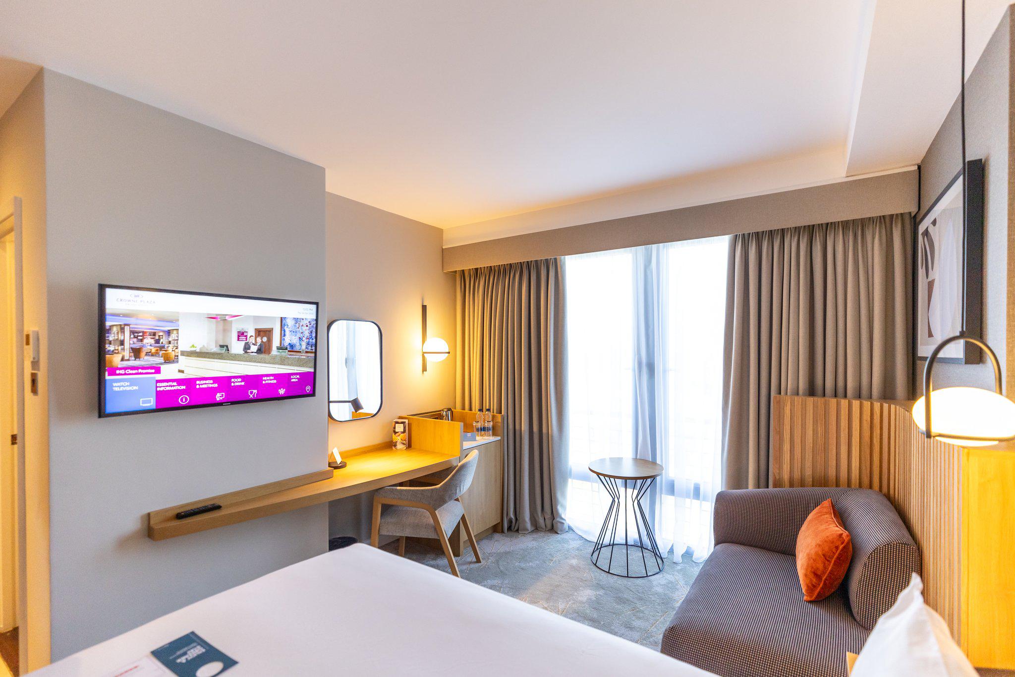 Фото Crowne Plaza London - Gatwick Airport