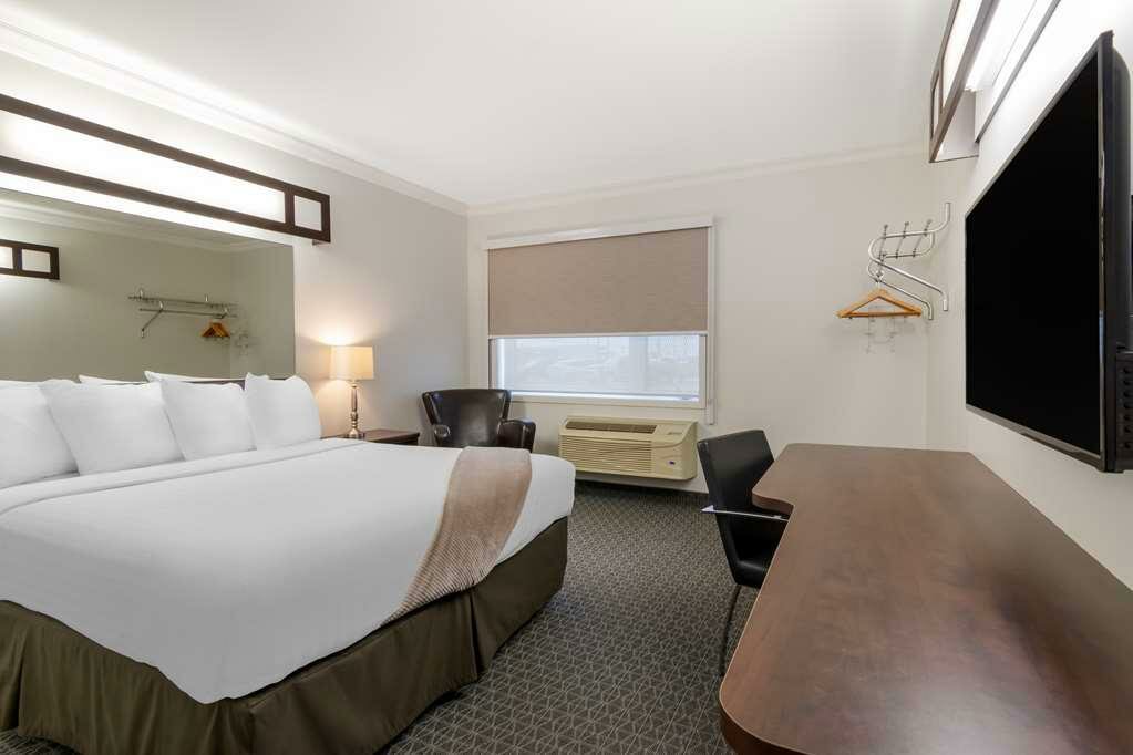 Фото Villa Inn & Suites SureStay Collection by Best Western