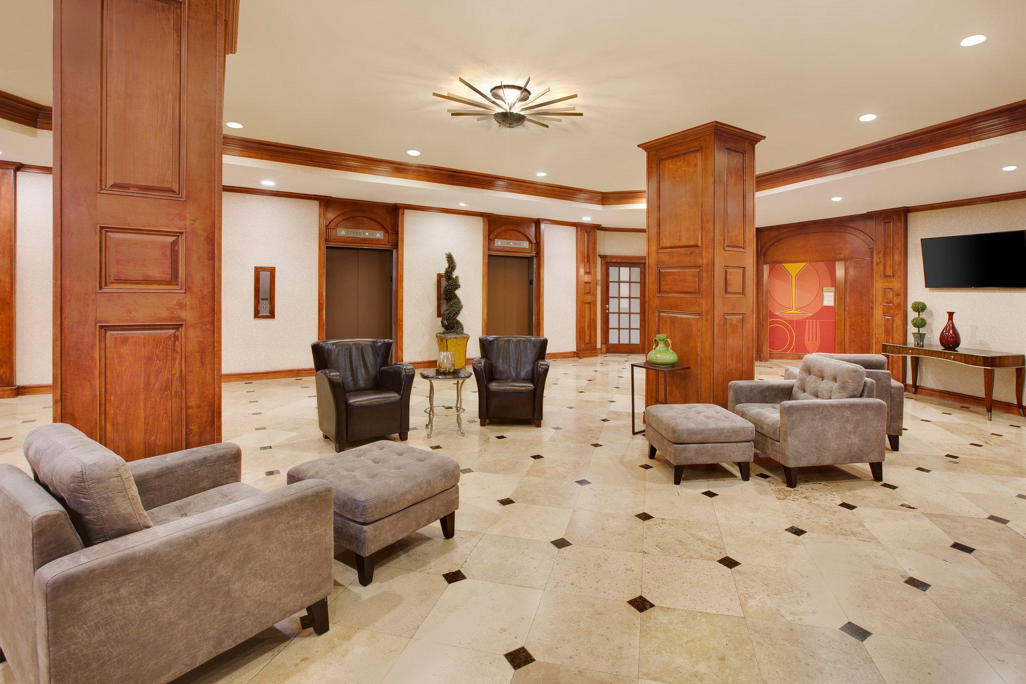 Фото Holiday Inn Dallas Market Center, an Ihg Hotel