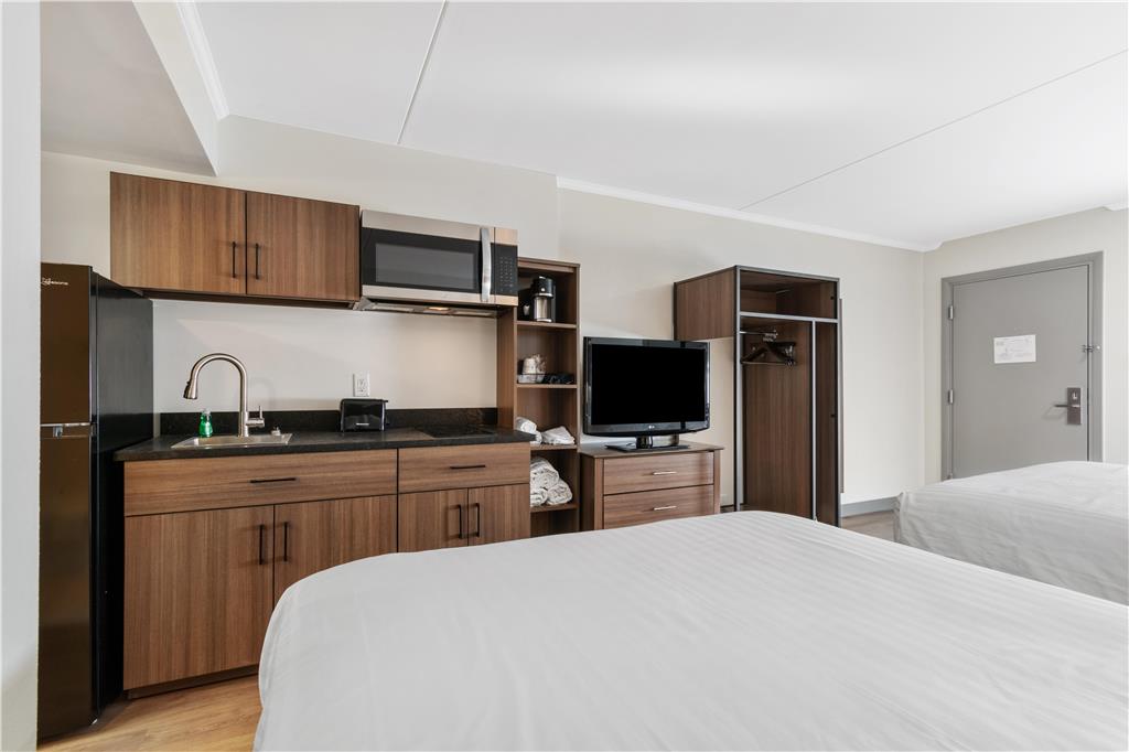 Фото Best Western Plus Revere Inn & Suites