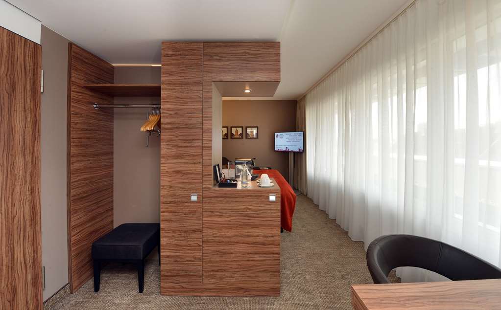Фото Best Western Plus Delta Park Hotel