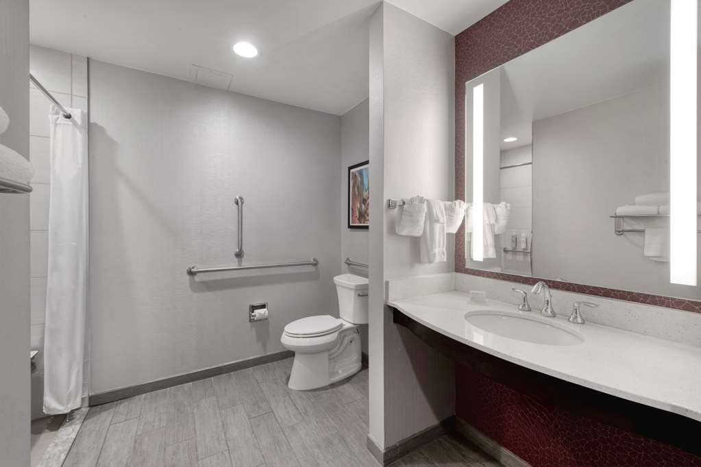 Фото Hilton Garden Inn Raleigh-Cary