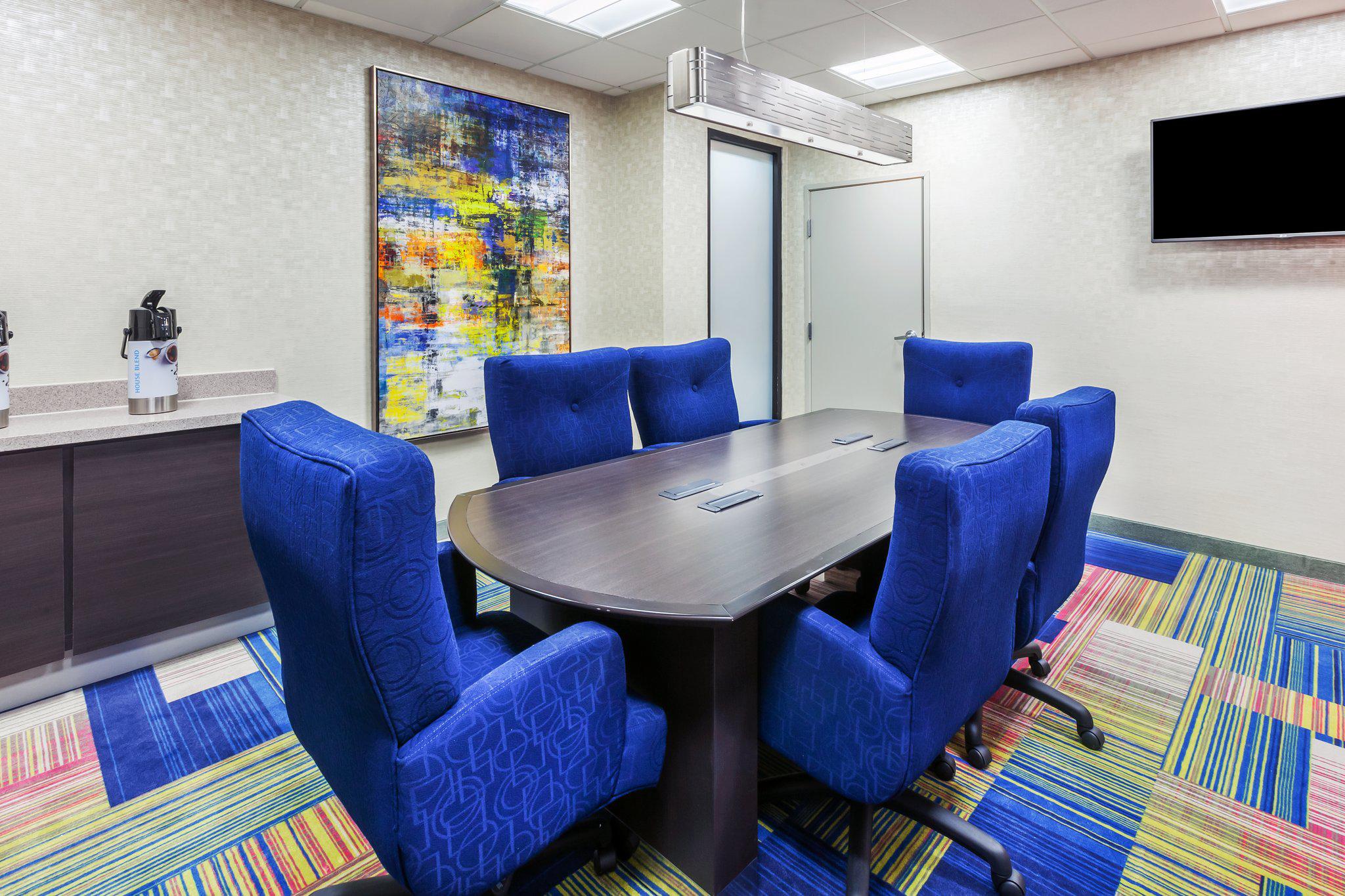 Фото Holiday Inn Express Hotels & Suites East Houston, an Ihg Hotel