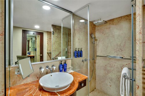 Гостиница Radisson Blu Atria Bengaluru в Бангалоре