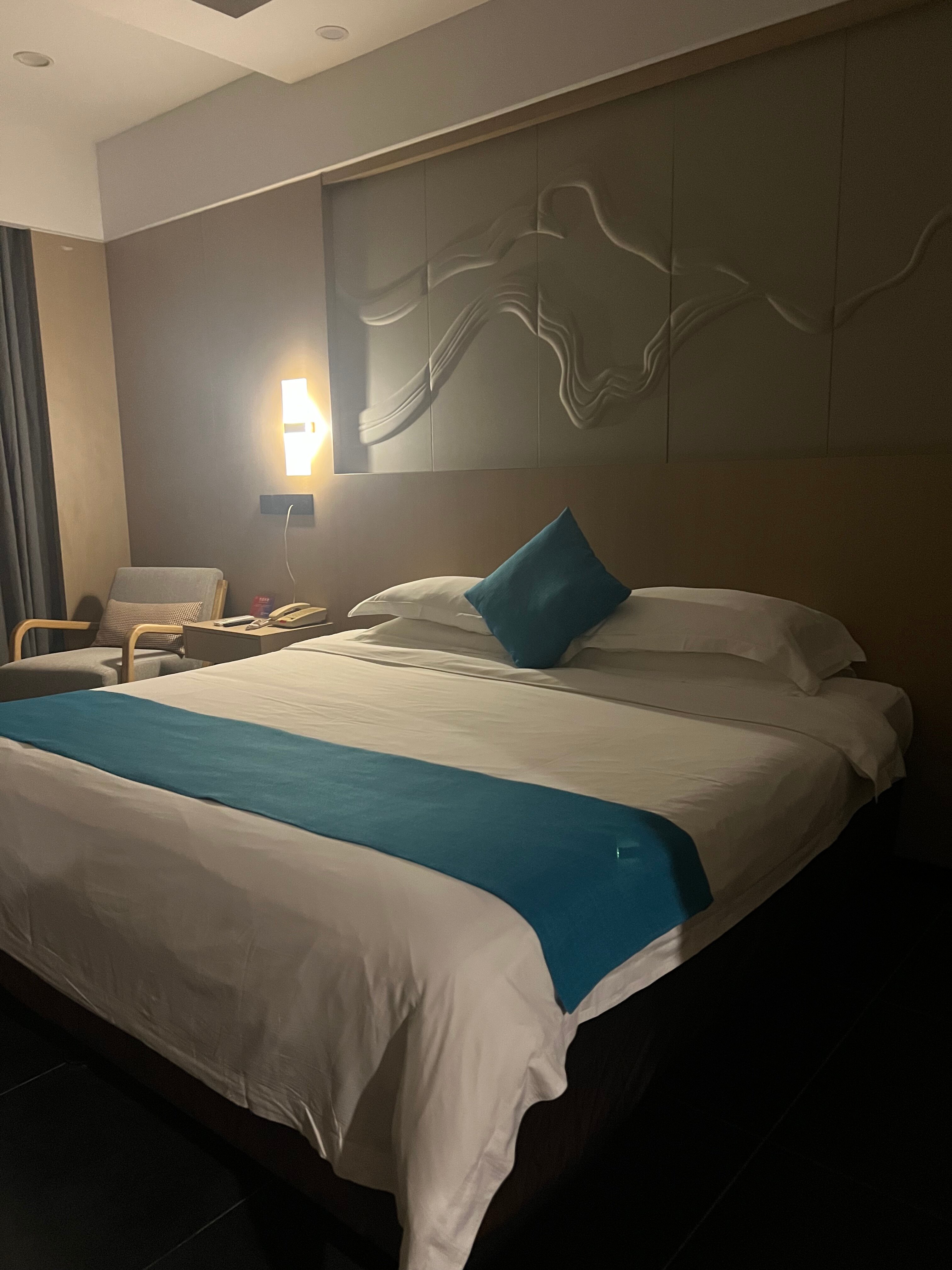 Фото Shengyi Holiday Villa Hotel & Suites Sanya 
