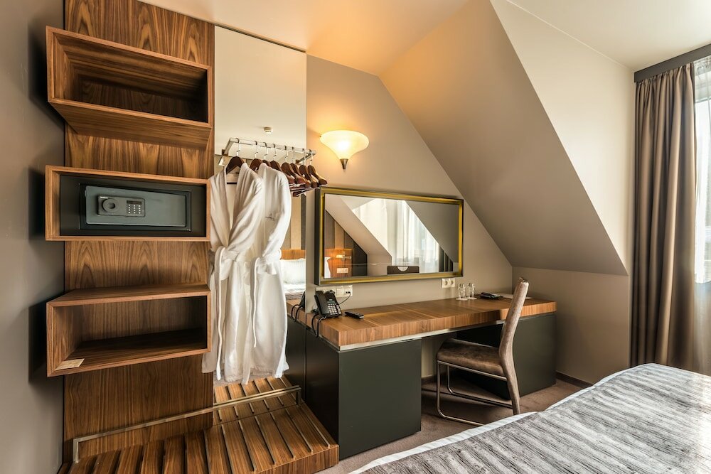 Фото All Seasons Residence Hotel