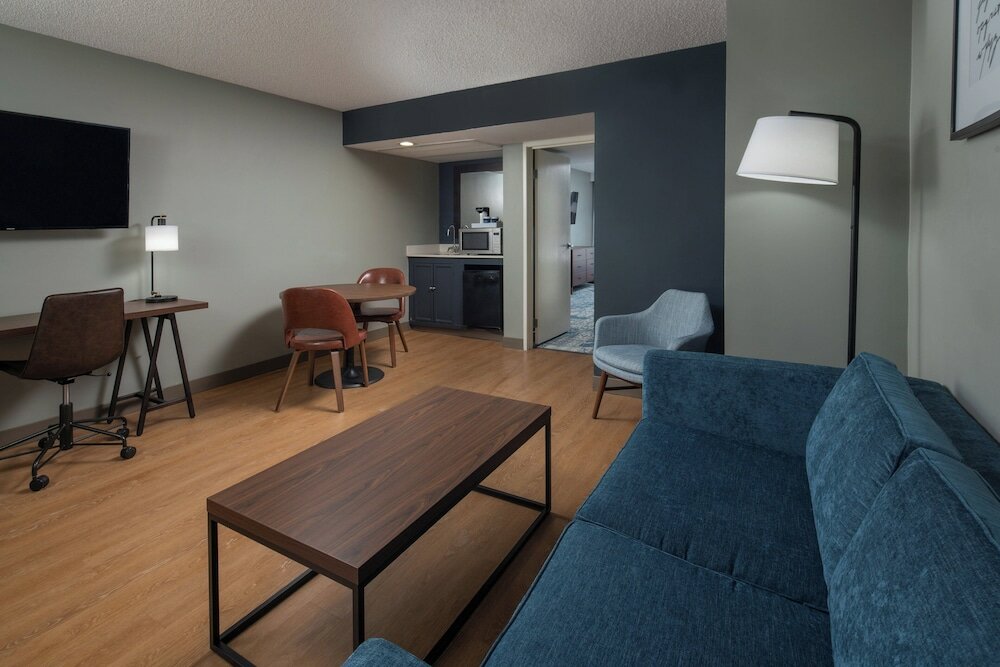 Фото Four Points by Sheraton Suites Tampa Airport Westshore