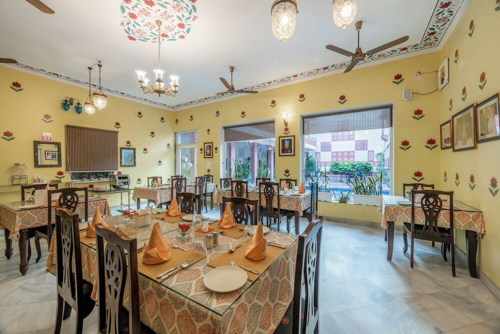 Фото Suryaa Villa - A City Centre Hotel