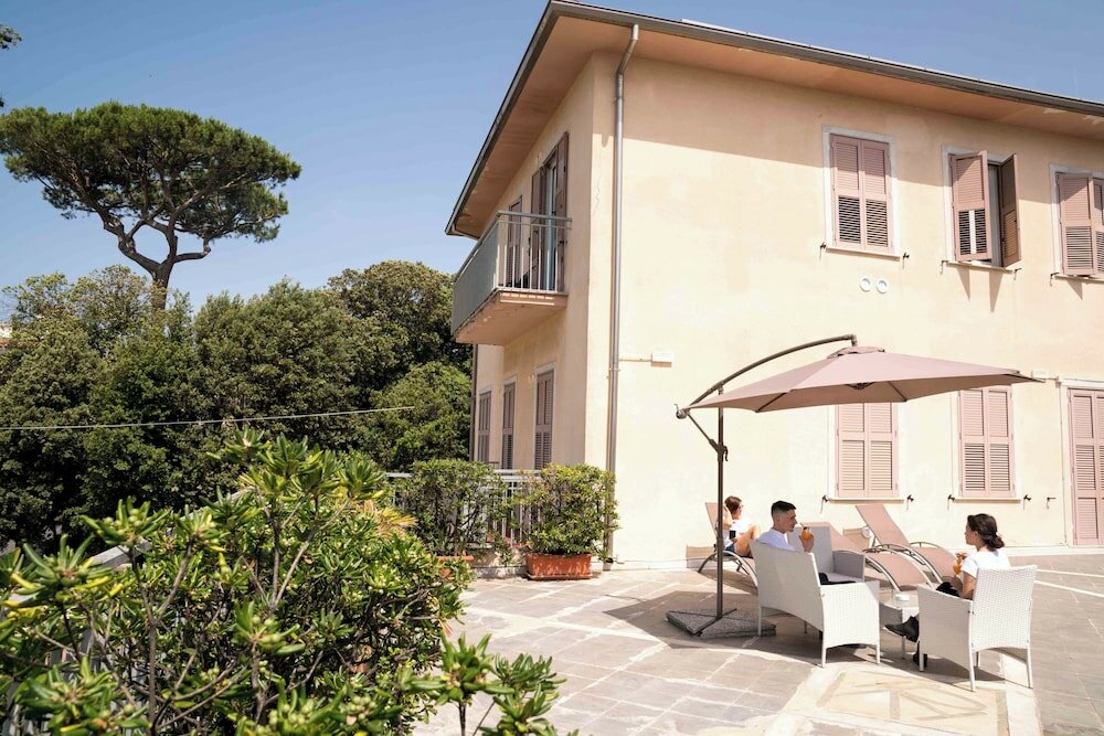 Фото отеля 2