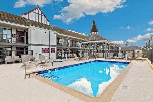 Внешний вид отеля Anaheim Camelot Inn & Suites в Анахайме, фото 5