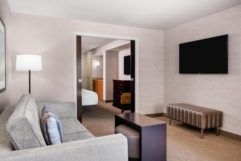 Фото Silver Cloud Hotel Bellevue Eastgate