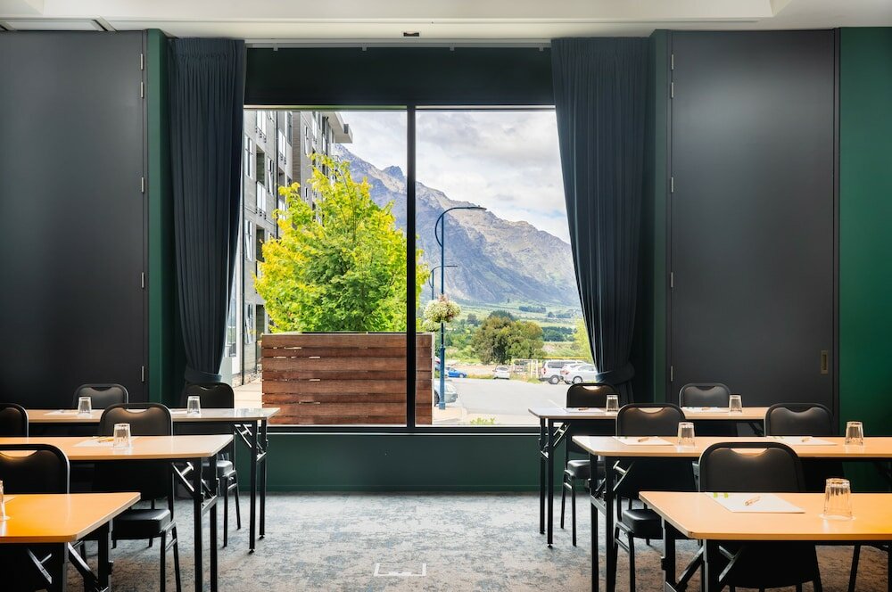 Фото Holiday Inn Queenstown Remarkables Park