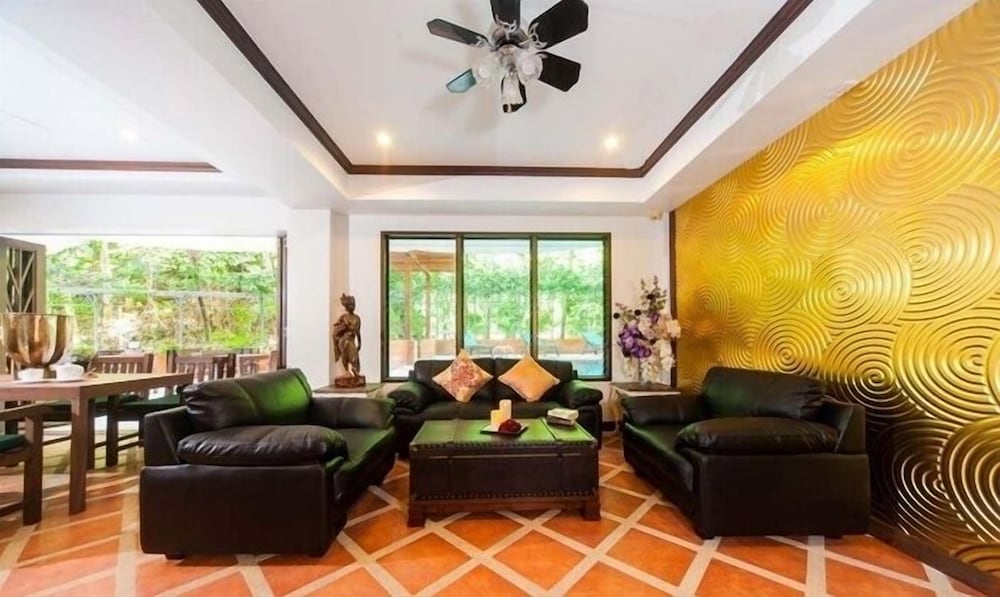 Фото Ratana Hill Patong