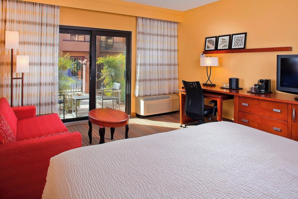 Фото Courtyard by Marriott Orlando Airport