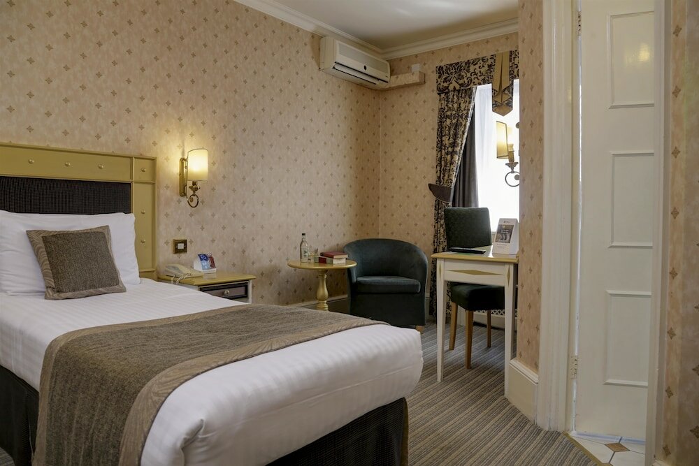 Фото Best Western Abbots Barton Hotel