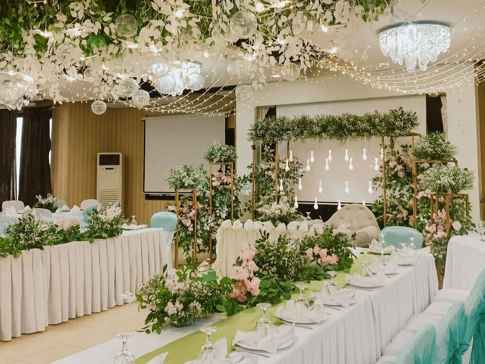 Фото Castle Peak Hotel