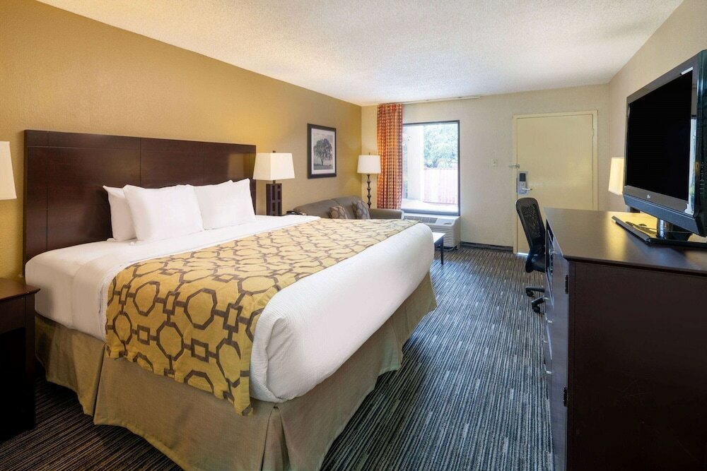 Фото Baymont by Wyndham Columbus Ga