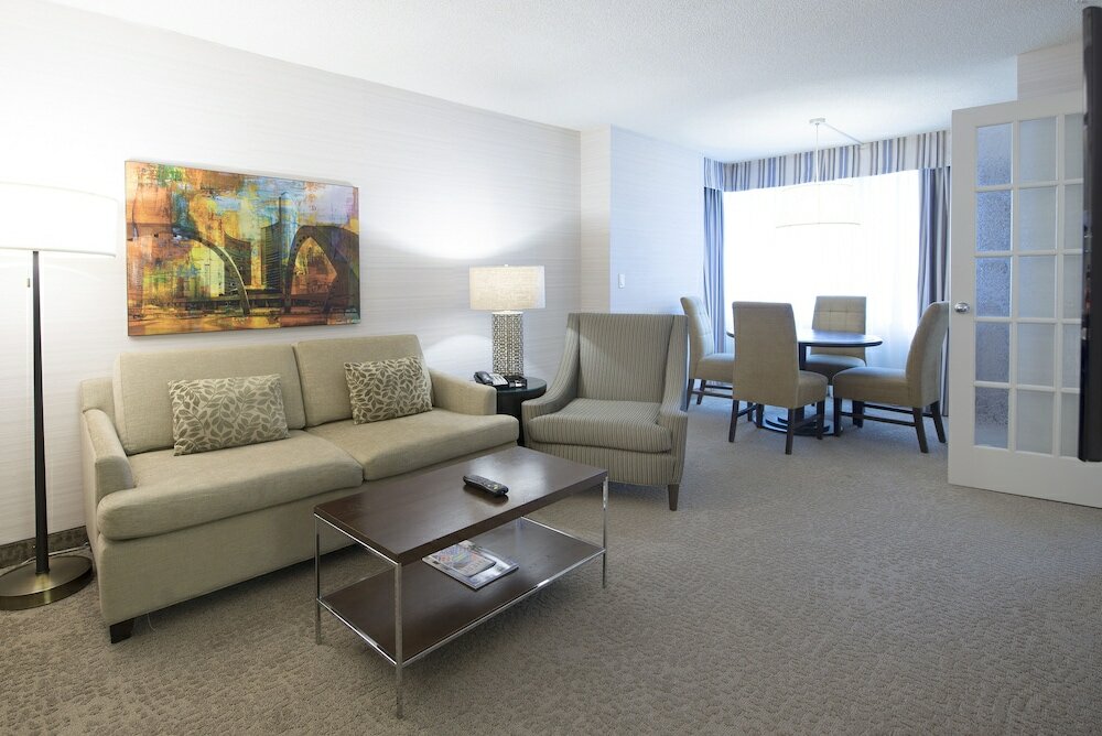 Фото Cambridge Suites Toronto
