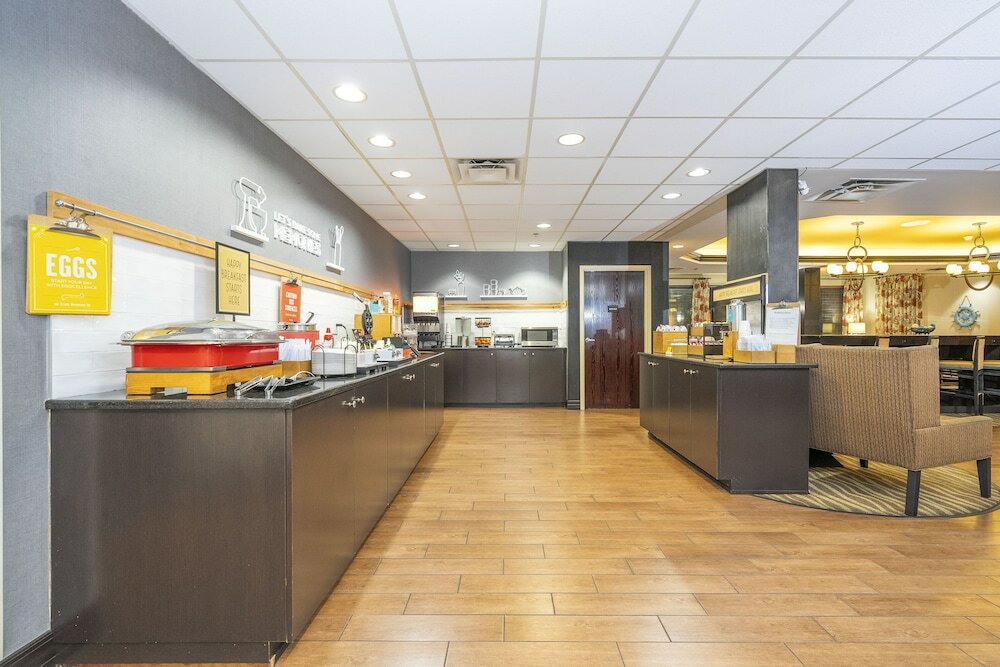 Фото Hampton Inn Spring Hill