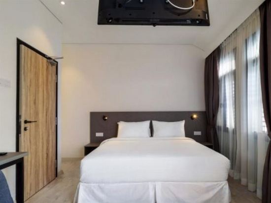 Фото Macallum Central Hotel by Phc