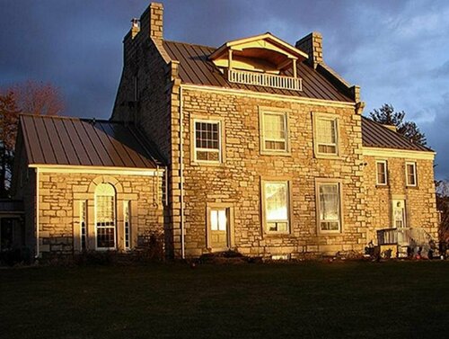 Внешний вид отеля All Suites Whitney Manor в Кингстоне, фото 4