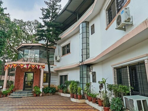 Гостиница Hotel Laxmi Residency by Oyo Rooms в Лонавала