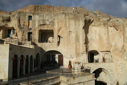 1811 Cave Hotel