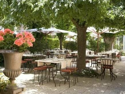 Гостиница Hôtel Aux Vieux Remparts, The Originals Relais в Провене