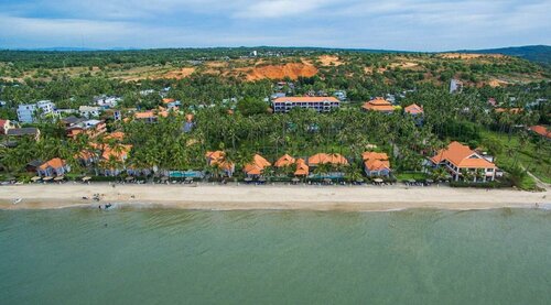 Гостиница MuiNe Century Beach Resort and SPA в Фантхьете
