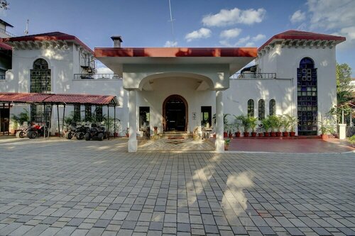 Khanvel Resort