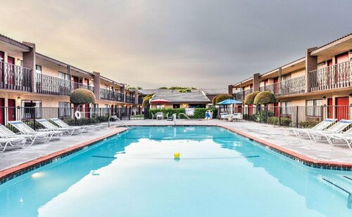 Гостиница Quality Inn & Suites Buena Park Anaheim в Буэна-Парк
