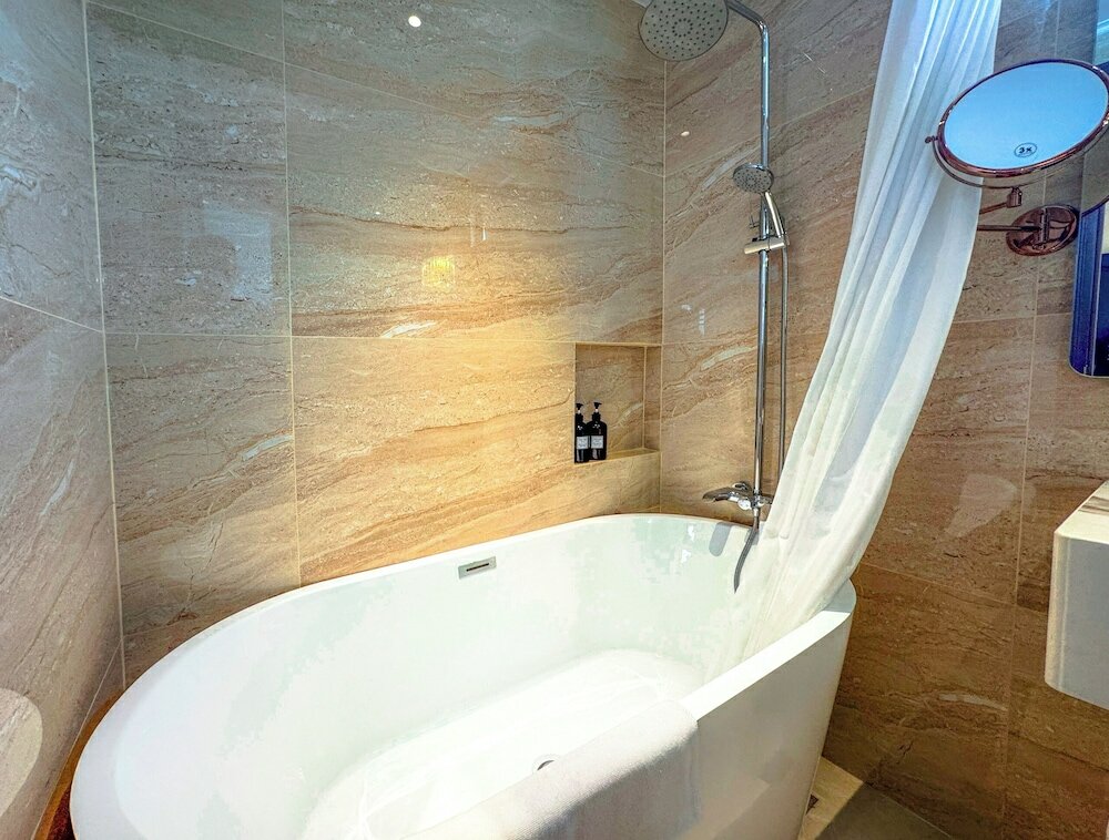 Фото Bon Ami Hotel