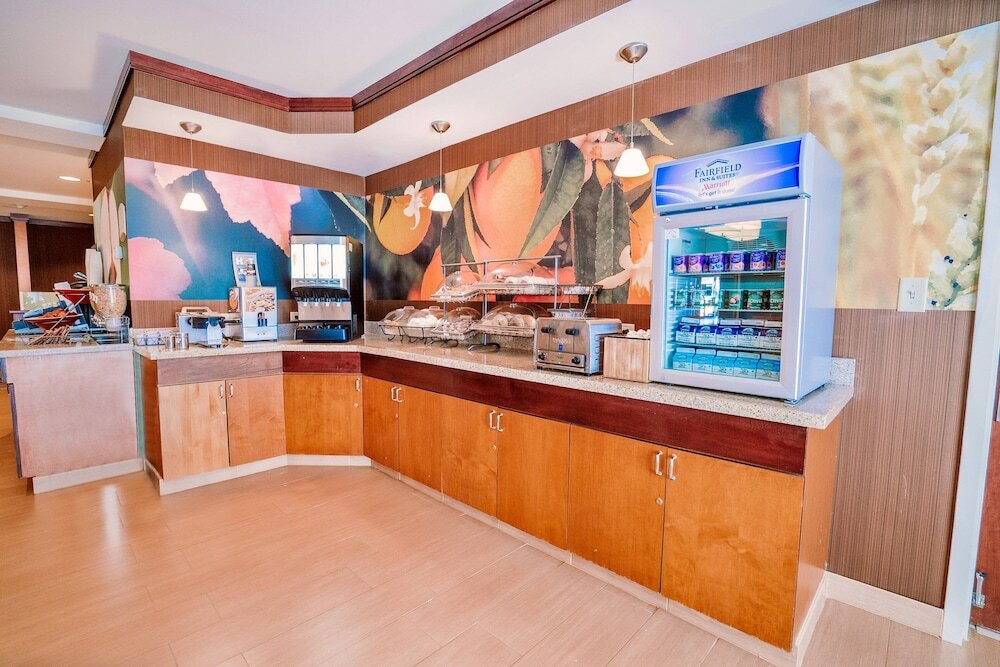 Фото Fairfield Inn by Marriott Medford Long Island